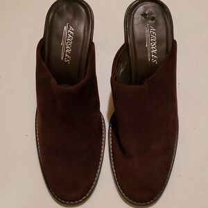 𝅺BROWN SUEDE Aerosole mules size 7M